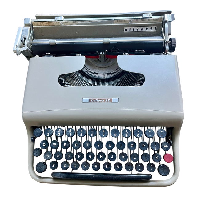 Vintage Olivetti Manual Portable Typewriter Lettera 22 in Almond Brown For Sale