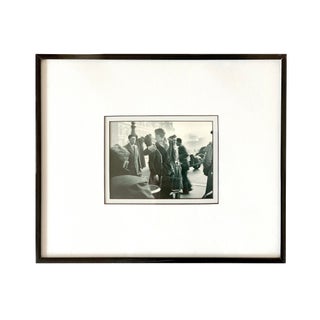 1950s Vintage "The Kiss by the Hôtel De Ville" Robert Doisneau Framed Black & White Photograph For Sale