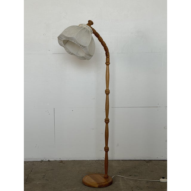 Mid-Century Modern Swedish Turned Pine Floor Lamp with Swan-Neck Arm, 1970s For Sale - Image 4 of 12