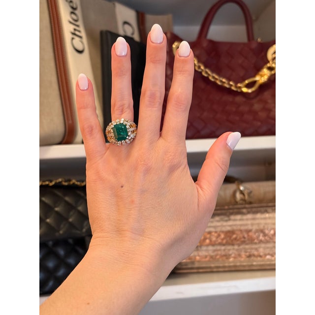 Green Natural 4.2 Ct Emerald Cut Emerald & Diamond Ring 18 Karat Yellow Gold For Sale - Image 8 of 8