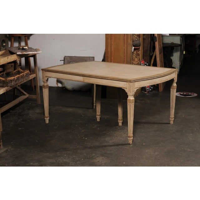 Mid 20th Century American Dining Room Table with Fluted Legs For Sale - Image 5 of 12