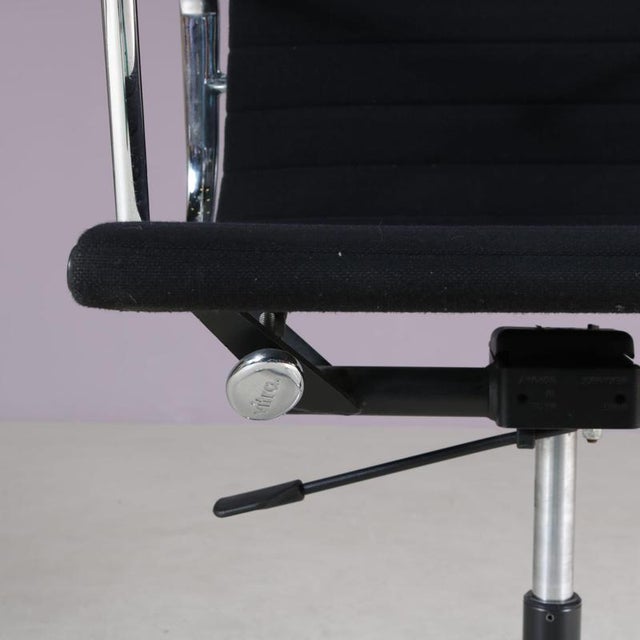 EA118 Chair by Charles & Ray Eames for Vitra, Germany, 2000s For Sale - Image 9 of 13