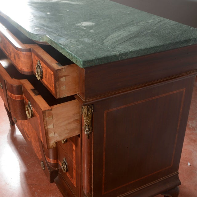 Threaded Chest of Drawers Inlaid with Green Marble Top & Napoleon III Style Wavy Front For Sale - Image 11 of 18