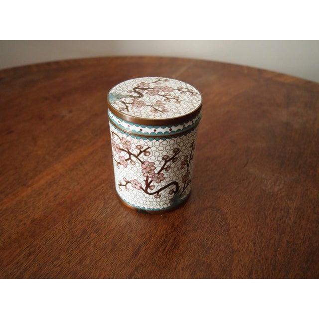1920s White Chinese Cloisonné Box For Sale - Image 5 of 5