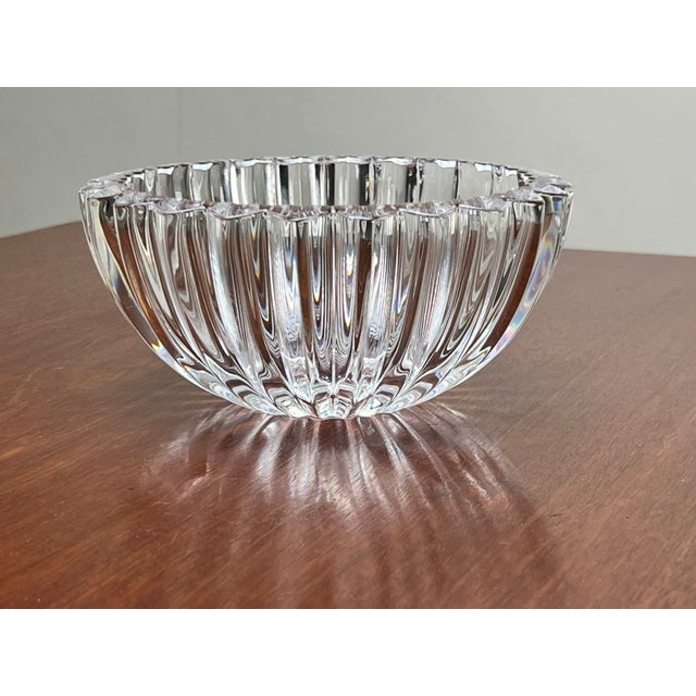 Traditional Vintage Tiffany & Co Crystal Bowl in a Ribbed Petal Design For Sale - Image 3 of 9