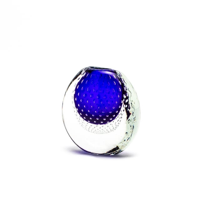 Hand Blown Murano Vase in Cobalt Blue With Bubbles For Sale In Los Angeles - Image 6 of 9