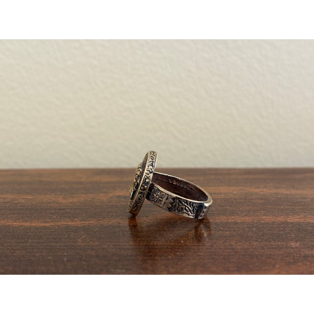 Ancient Roman Portrait Signet Ring on Custom Museum Mount For Sale - Image 10 of 12