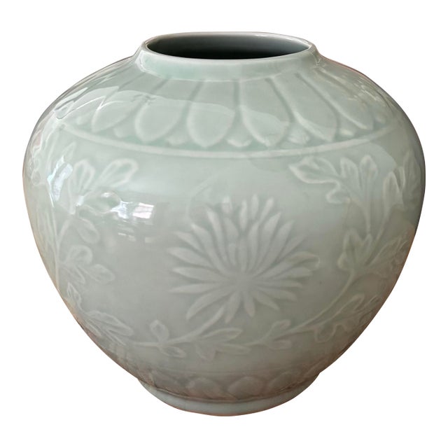 Late 20th Century Chinese Celadon Green Vase For Sale