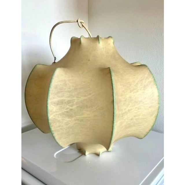 This iconic design is distinguished by its emblematic organic shape, a true signature of the Cocoon series. Made of...