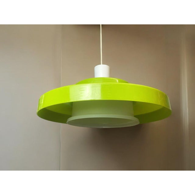 Mid-Century Modern Large Space Age UFO Lamp in Green Acrylic, 1970s For Sale - Image 3 of 12
