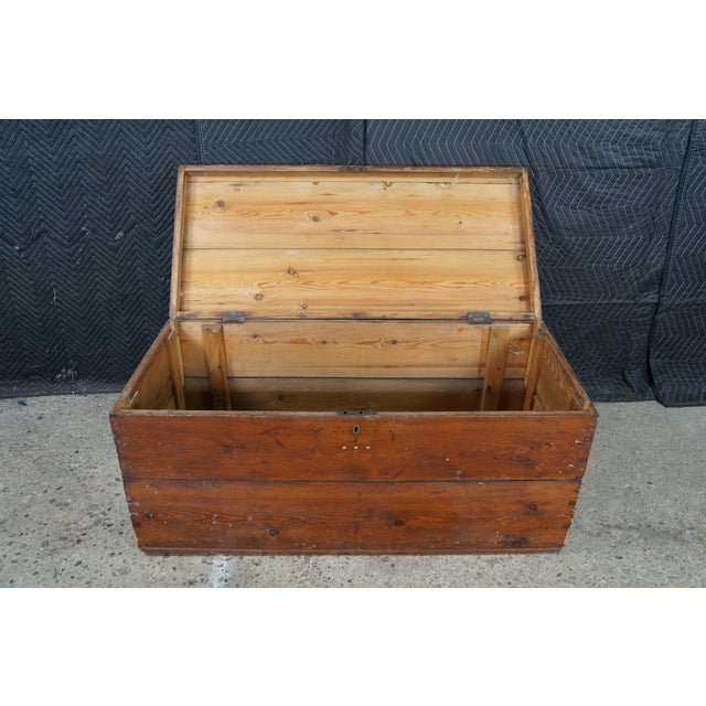 Antique Primitive Pine Blanket Chest Steamer Storage Trunk Coffee Table Dovetail For Sale - Image 14 of 18
