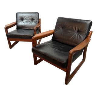 Mid-Century Teak Lounge Chairs with Black Leather Cushions attributed to Sven Ellekaer for Komfort, Denmark, 1970s, Set of 2 For Sale