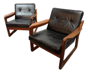 Mid-Century Teak Lounge Chairs with Black Leather Cushions attributed to Sven Ellekaer for Komfort, Denmark, 1970s, Set of 2