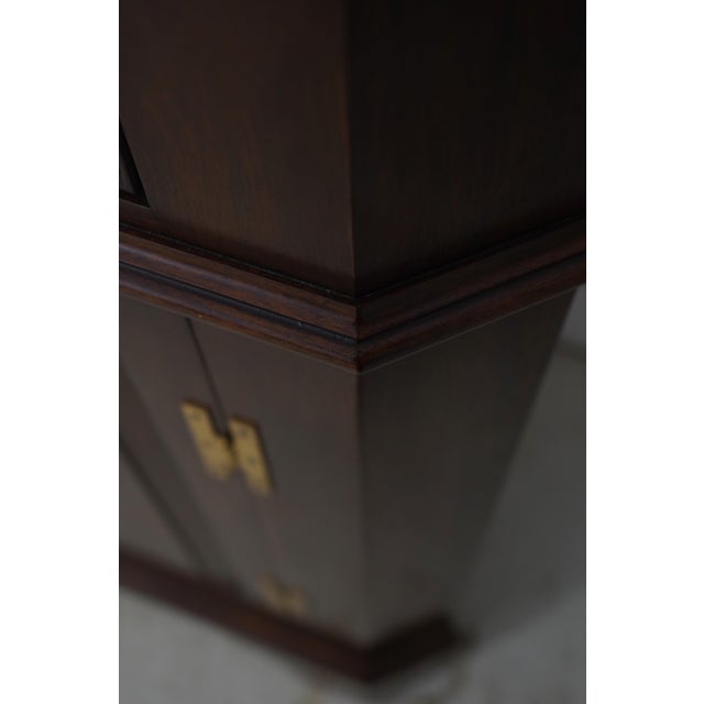 Wood 1970s Henkel Harris Mahogany Corner 1 Piece China Cabinet For Sale - Image 7 of 17