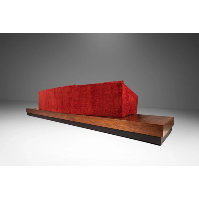 Red Mid-Century Modern Brutalist Platform Sofa in Walnut & Red Tweed by Adrian Pearsall for Craft Associates, Usa, Circa 1960's For Sale - Image 8 of 12