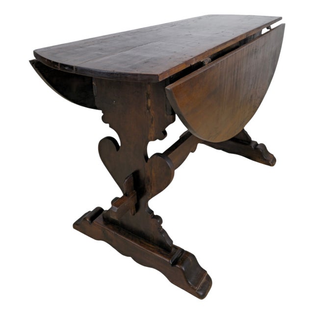 Italian Renaissance Oval Walnut Drop-Leaf Dining Table, 1700s For Sale