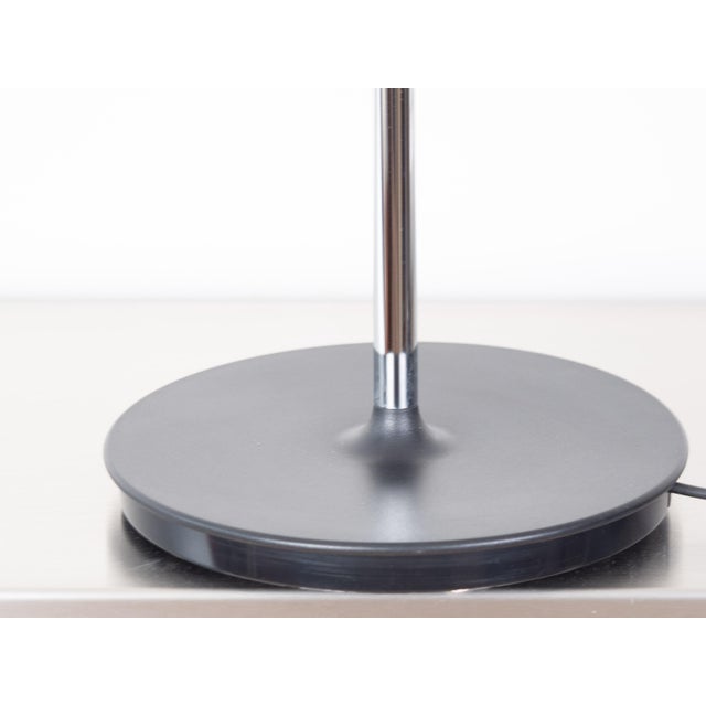 The PH 80 is a classic table lamp designed by Poul Henningsen and manufactured by Louis Poulsen. Its distinctive shape,...