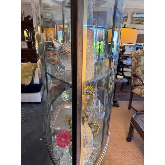 1980s Pair of Design Institute America Series 74 Bh21 Illuminated Curved Glass Étagères With Gunmetal and Brass Finish For Sale - Image 5 of 12