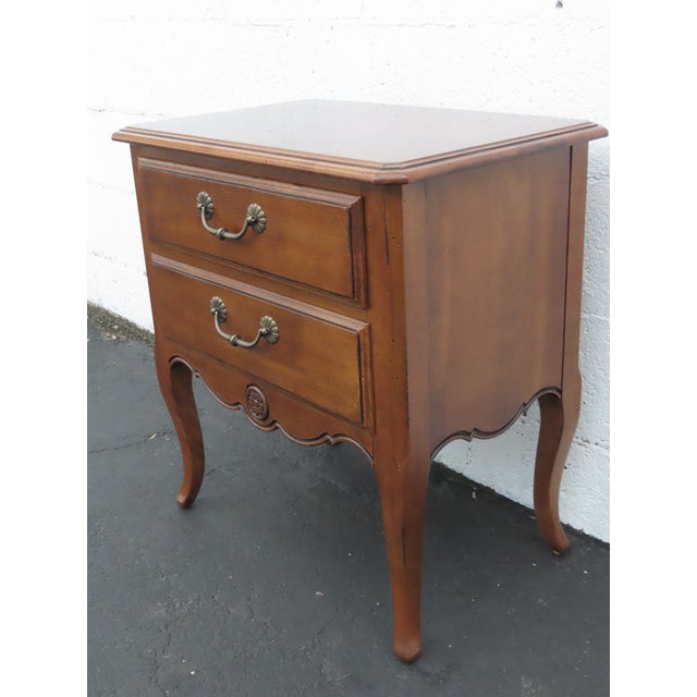 French Ethan Allen French Distressed Nightstand End Side Table 6429 For Sale - Image 3 of 18