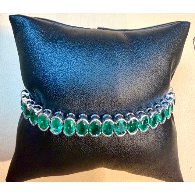 Metal 20 Ct Oval Shaped Emerald Bezel Set Bracelet 14k Yellow Gold, 21gm, 7" Long For Sale - Image 7 of 8