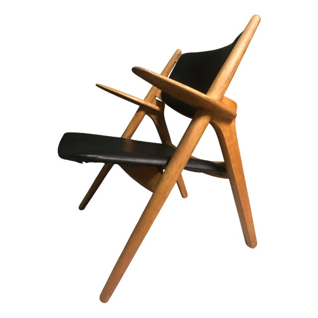 CH28 Sawbuck Lounge Chair by Hans Wegner for Carl Hansen & Søn, 1950s For Sale