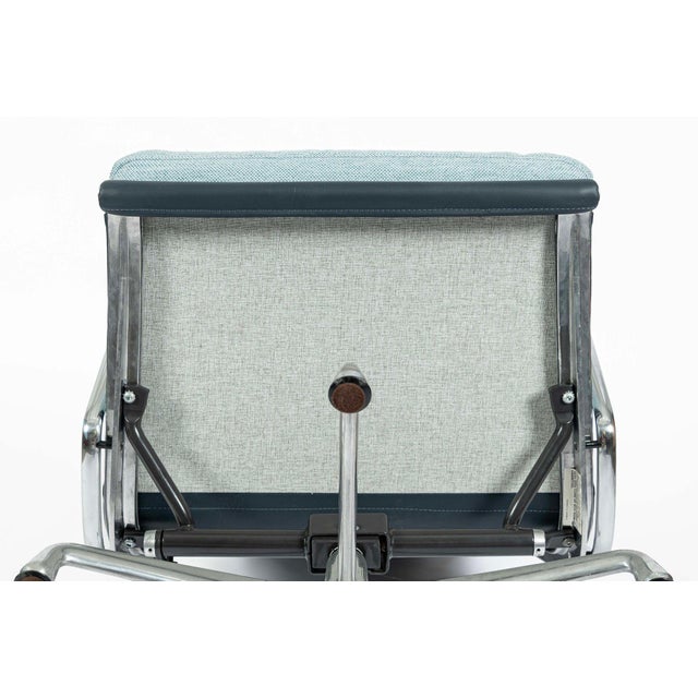 Pair of Eames Soft Pad Recliners for Herman Miller, Blue Gray Aluminum Group Lounge Chairs For Sale - Image 16 of 17
