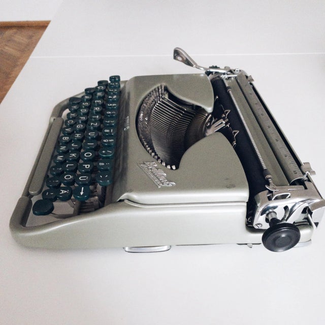 Green Junior Qwertz Typewriter from Neckermann, 1960s For Sale - Image 8 of 12