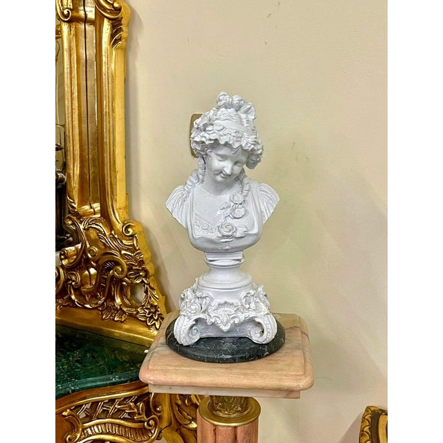 1990s French Rococo Woman Bust Sculpture – Elegant Decorative Accent For Sale - Image 4 of 4