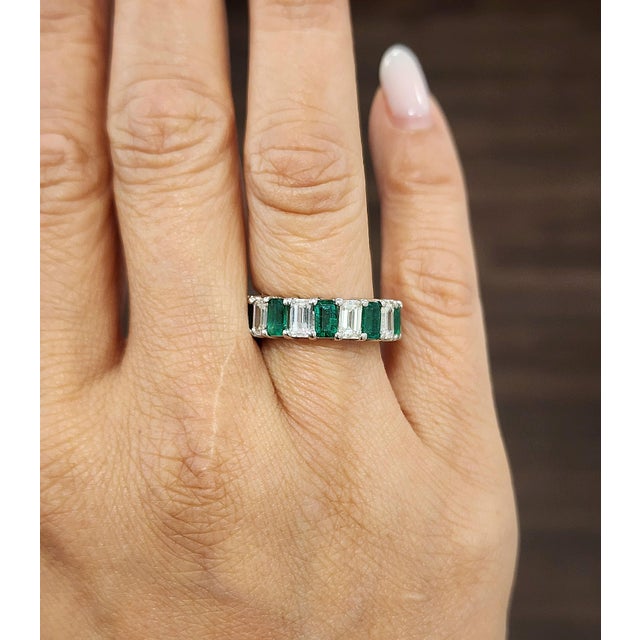 Modern 6.03 Ct Emerald Cut Colombian Emerald & Diamond Band Size 5.75 For Sale - Image 3 of 9