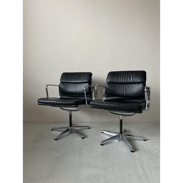 EA 208 Soft Pad Black Leather Chairs by Charles & Ray Eames for Herman Miller, 1970, Set of 2 For Sale - Image 10 of 11