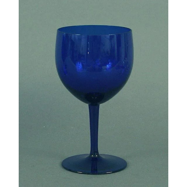 To my eye, a table without cobalt glass somewhere on it is... BORING!!! Just one man's opinion... Au contraire, a table...