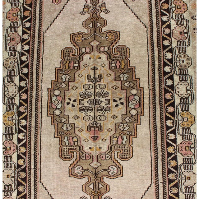 1940's Vintage Turkey Oushak Tribal Geometric Medallion 3'9 X 7'7 For Sale In Atlanta - Image 6 of 8