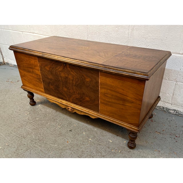 Mid-Century Modern Vintage Figured Walnut Cedar Chest by Dillingham Mfg. Co For Sale - Image 3 of 13
