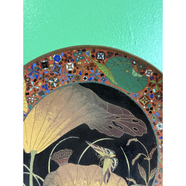 Late 19th Century Pair of Meiji Japanese Cloisonne Enamel Plates Goto School Lotus and Insects For Sale - Image 5 of 16