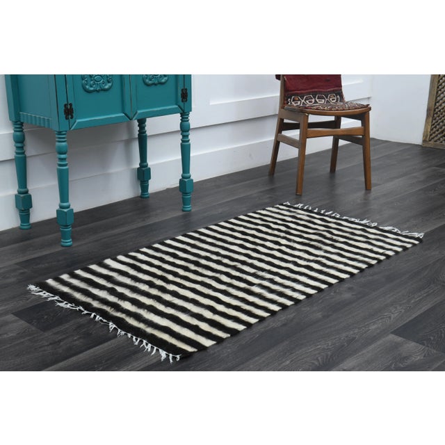 1970s Turkish Hand-Knotted Wool Cotton Beige Kilim Area Rug For Sale - Image 4 of 11