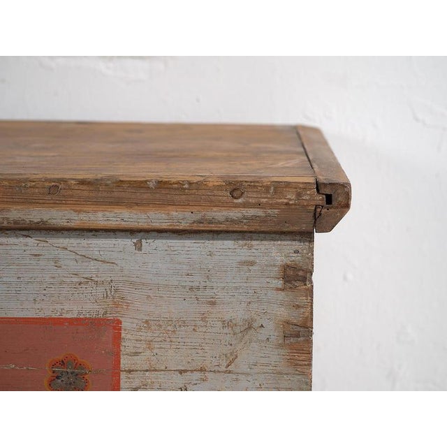 Gray Trunk with Floral Details, 1878 For Sale - Image 13 of 18