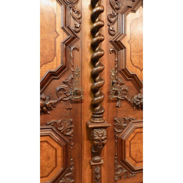 Baroque Hall Cabint in Walnut and Oak, 1750 For Sale - Image 11 of 18
