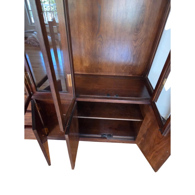 1980s Henredon Scene One Campaign Oak Breakfront China Cabinet Hutch Display Curio For Sale - Image 10 of 15