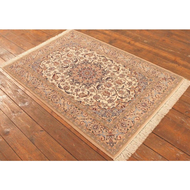 Textile Middle Eastern Rug in Wool For Sale - Image 7 of 10