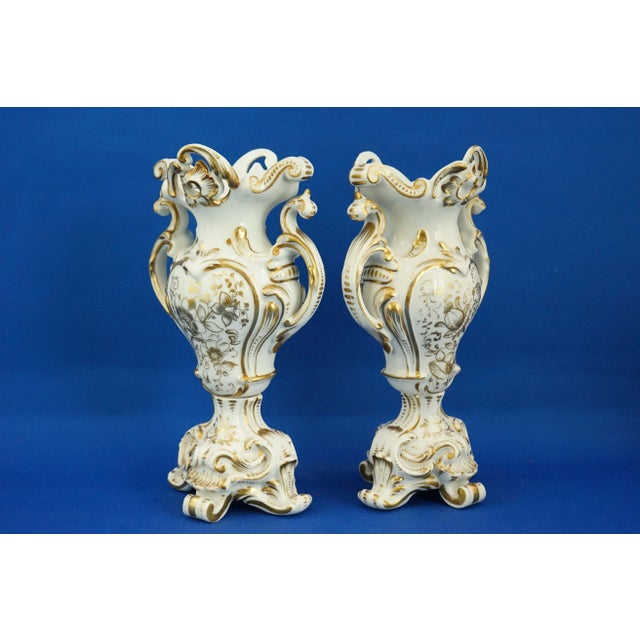 Louis-Philippe Style Porcelain and Gold Vases attributed to Jacob Petit, France, 1800s, Set of 2 For Sale - Image 5 of 18