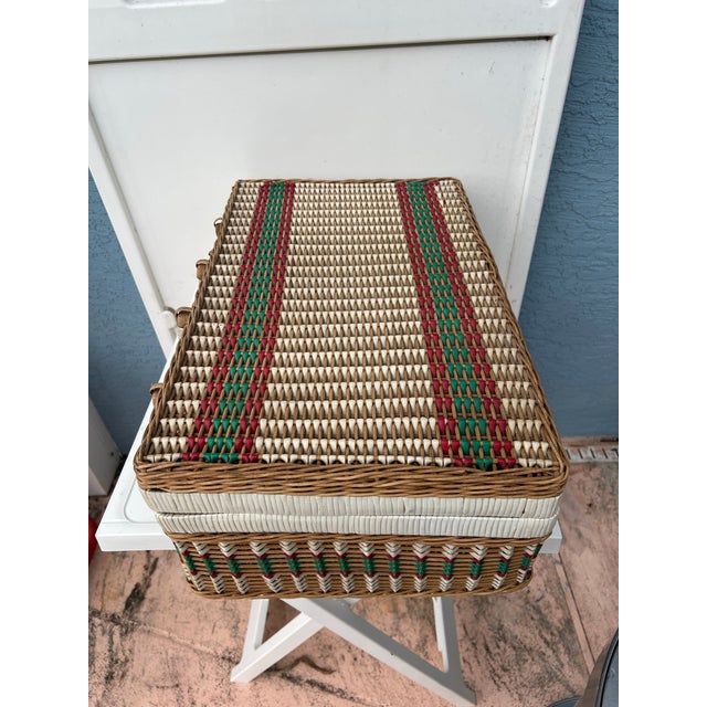 Mid-Century Modern Vintage Wicker and Vinyl Rattan Picnic Basket Red Green and White Picnic Basket Suitcase For Sale - Image 3 of 12