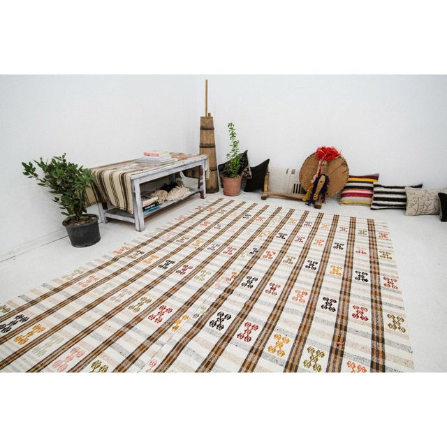 Vintage Modern Turkish Kilim Rug- 6′1″ × 10′8″ For Sale In Los Angeles - Image 6 of 7