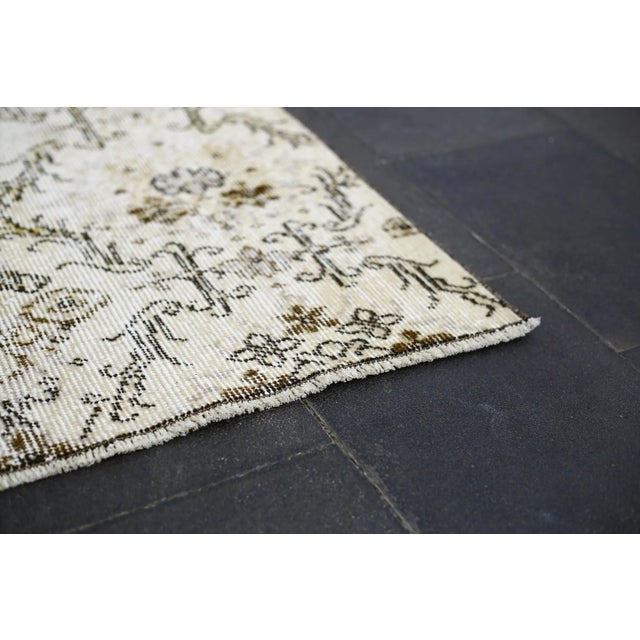 Textile 1960s Traditional Beige Hand Knotted Vintage Anatolian Runner Rug For Sale - Image 7 of 13