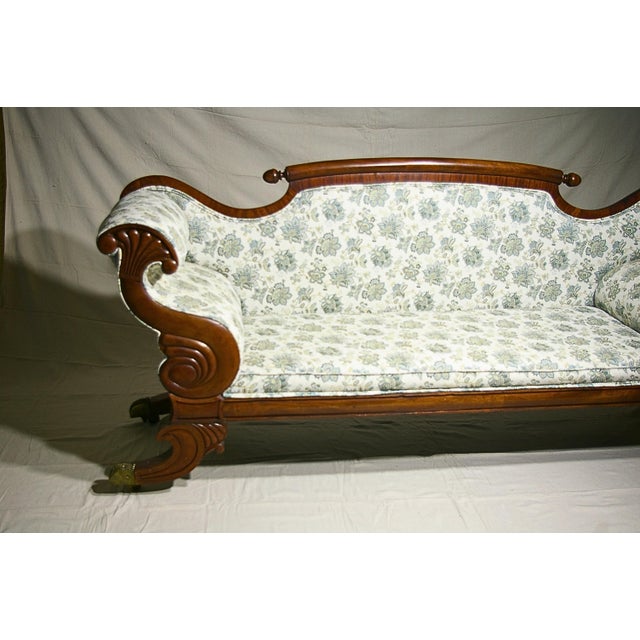 Traditional Antique 19th-Century Maritime Canadian Mahogany Empire Settee / Sofa (Attributed to Nisbet or Lawrence Circle) For Sale - Image 3 of 9