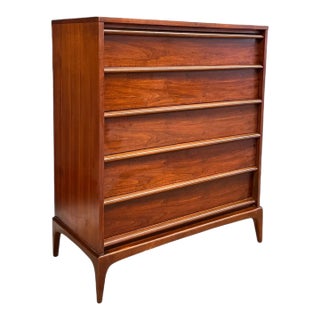 1970s Vintage Mid Century Modern Solid Walnut Dresser by Lane Rhythm Line Dovetailed Drawers For Sale