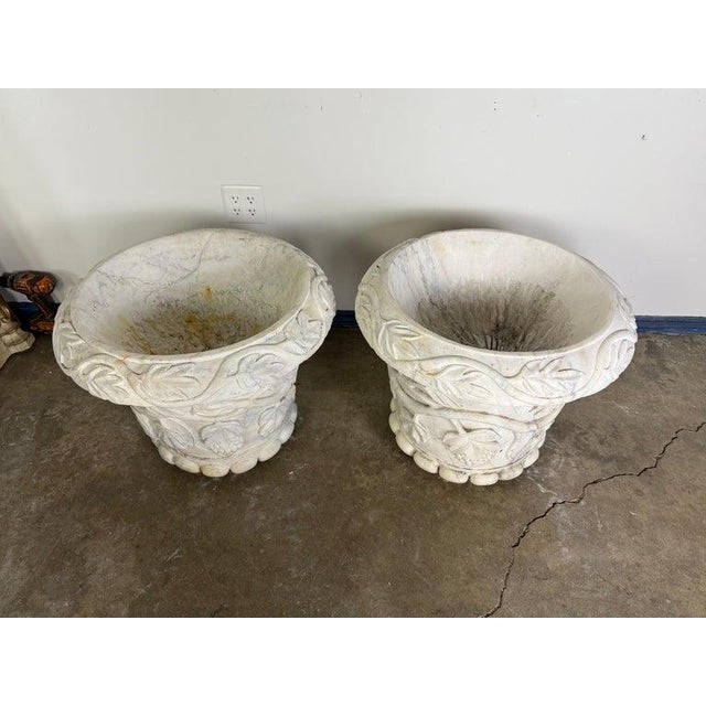 Classical Roman Pair of 19th Century Hand-Carved Carrara Marble Urn Planters, Italy For Sale - Image 3 of 13