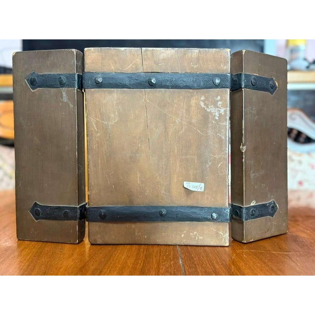 Late Gothic Polychromed Wooden Triptych Relief of Madonna and Child with Saints, 15th–16th Century For Sale - Image 16 of 18