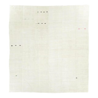 Galerie Shabab Collection Natural White Mid-20th Century Turkish Flat-Weave Kilim Large Room Size Carpet For Sale