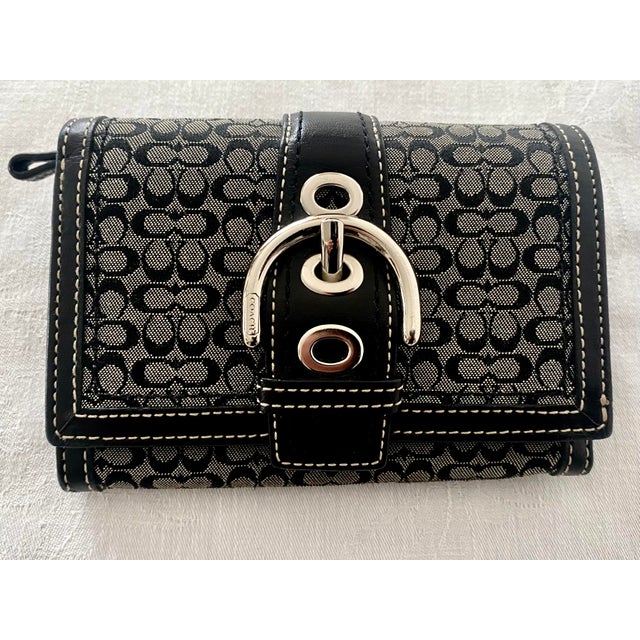 Coach Vintage Soho Signature C Buckle Ladies Wallet Mint Condition. For Sale - Image 14 of 18