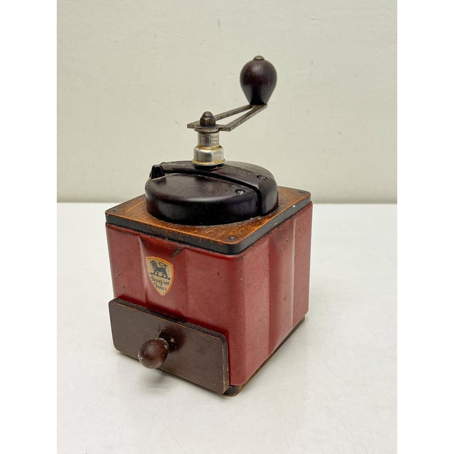 French Red Metal and Bakelite Coffee Grinder from Peugeot, 1940s For Sale - Image 4 of 12